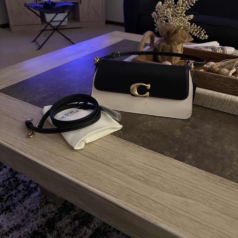 Coach jet Shoulder Bag(Authentic)NWT